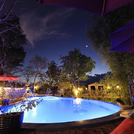 ดิสคัฟเวอรี ไอส์แลนด์ รีสอร์ต แอนด์ ไดฟ์ เซนเตอร์ Hotel โกรอน ภายนอก รูปภาพ