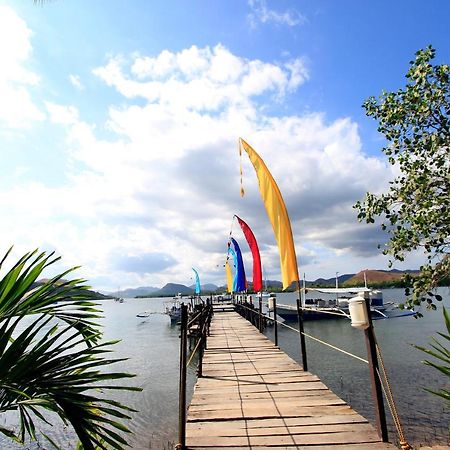 ดิสคัฟเวอรี ไอส์แลนด์ รีสอร์ต แอนด์ ไดฟ์ เซนเตอร์ Hotel โกรอน ภายนอก รูปภาพ