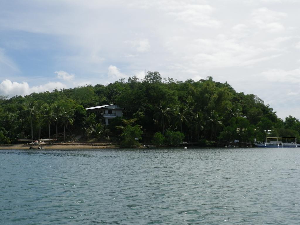 ดิสคัฟเวอรี ไอส์แลนด์ รีสอร์ต แอนด์ ไดฟ์ เซนเตอร์ Hotel โกรอน ภายนอก รูปภาพ