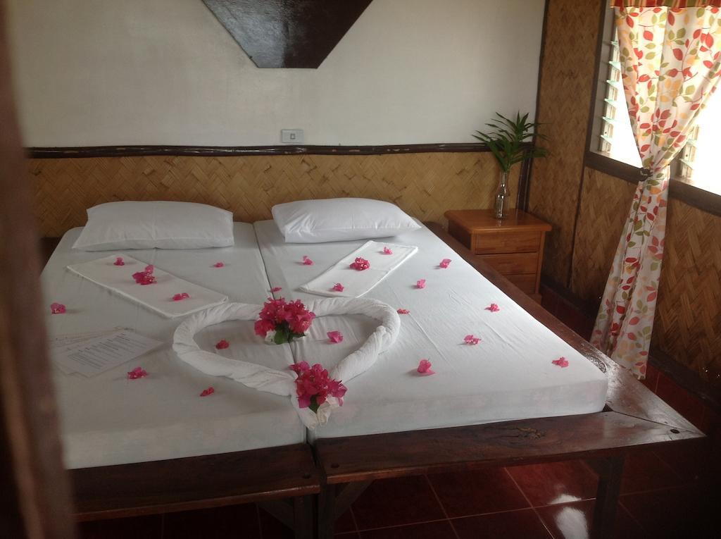 ดิสคัฟเวอรี ไอส์แลนด์ รีสอร์ต แอนด์ ไดฟ์ เซนเตอร์ Hotel โกรอน ภายนอก รูปภาพ