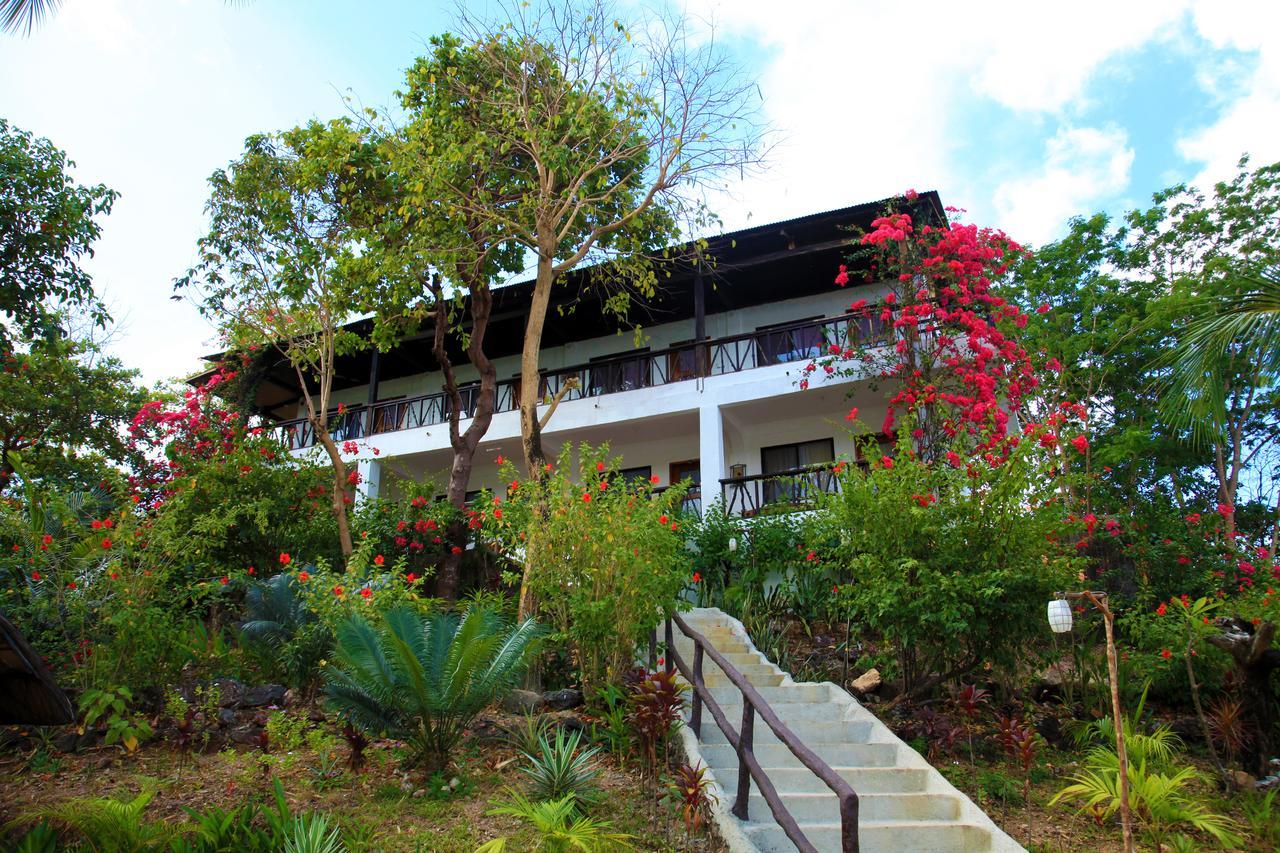 ดิสคัฟเวอรี ไอส์แลนด์ รีสอร์ต แอนด์ ไดฟ์ เซนเตอร์ Hotel โกรอน ภายนอก รูปภาพ