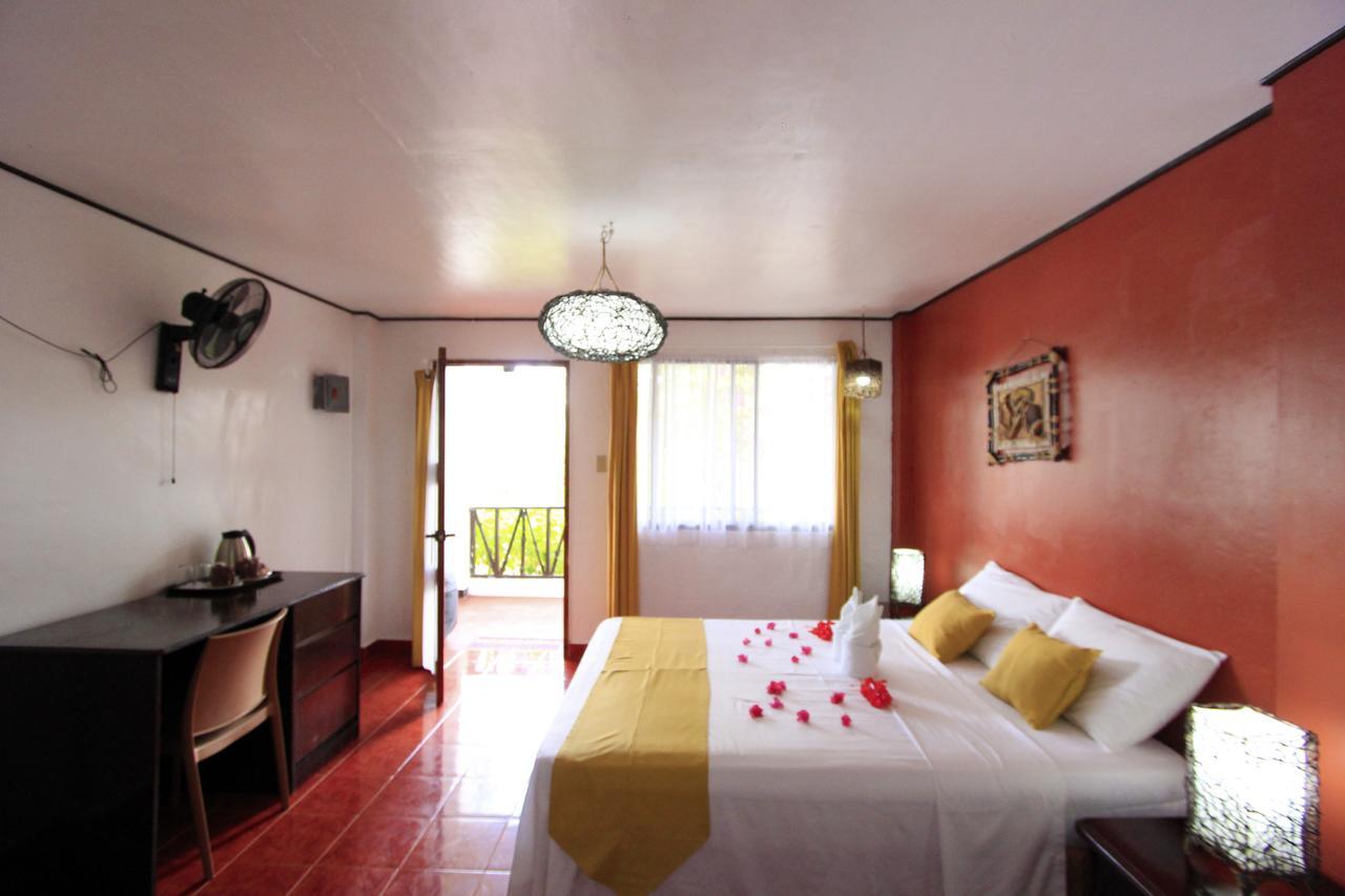 ดิสคัฟเวอรี ไอส์แลนด์ รีสอร์ต แอนด์ ไดฟ์ เซนเตอร์ Hotel โกรอน ภายนอก รูปภาพ