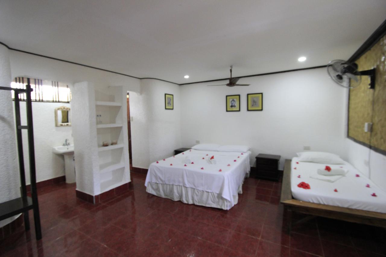 ดิสคัฟเวอรี ไอส์แลนด์ รีสอร์ต แอนด์ ไดฟ์ เซนเตอร์ Hotel โกรอน ภายนอก รูปภาพ