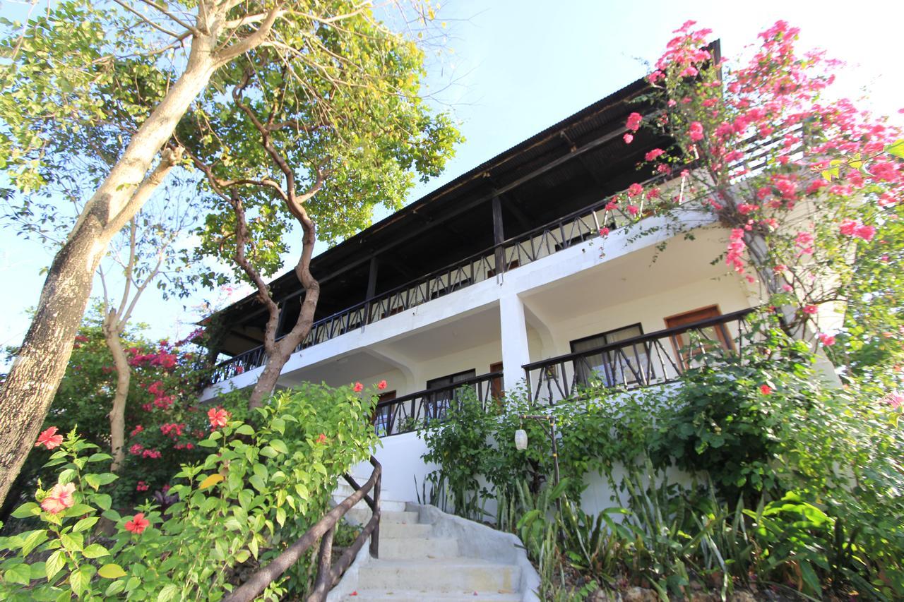 ดิสคัฟเวอรี ไอส์แลนด์ รีสอร์ต แอนด์ ไดฟ์ เซนเตอร์ Hotel โกรอน ภายนอก รูปภาพ