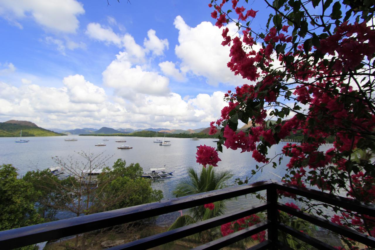ดิสคัฟเวอรี ไอส์แลนด์ รีสอร์ต แอนด์ ไดฟ์ เซนเตอร์ Hotel โกรอน ภายนอก รูปภาพ