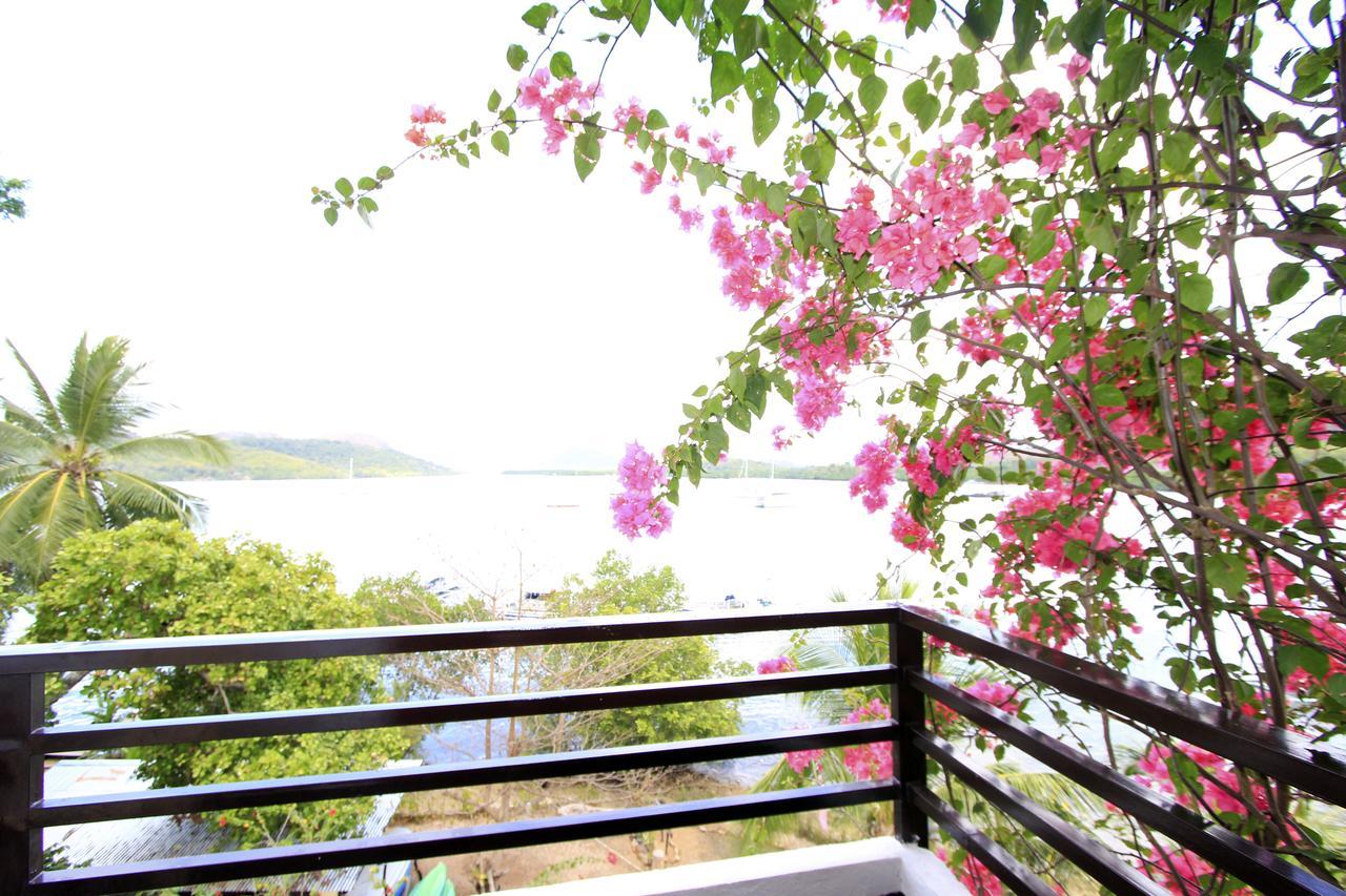ดิสคัฟเวอรี ไอส์แลนด์ รีสอร์ต แอนด์ ไดฟ์ เซนเตอร์ Hotel โกรอน ภายนอก รูปภาพ