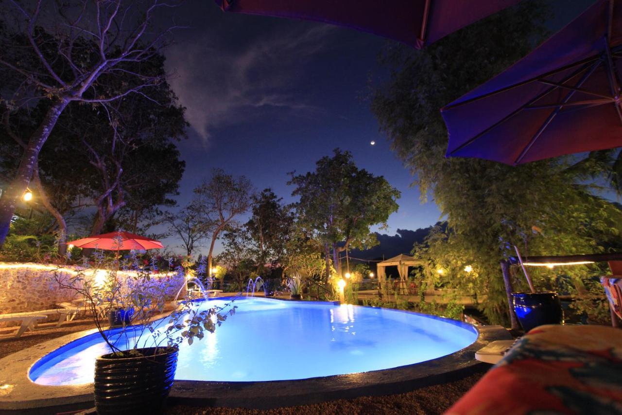 ดิสคัฟเวอรี ไอส์แลนด์ รีสอร์ต แอนด์ ไดฟ์ เซนเตอร์ Hotel โกรอน ภายนอก รูปภาพ