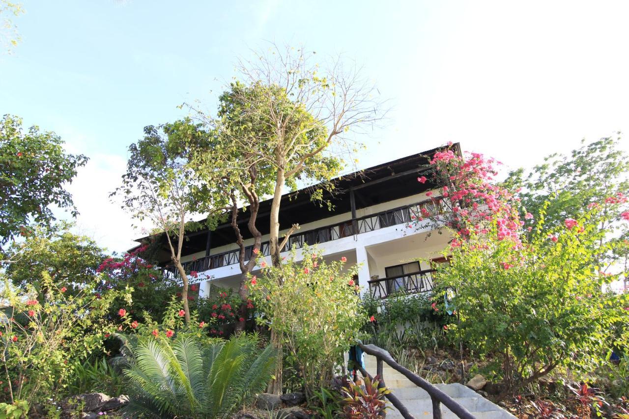 ดิสคัฟเวอรี ไอส์แลนด์ รีสอร์ต แอนด์ ไดฟ์ เซนเตอร์ Hotel โกรอน ภายนอก รูปภาพ