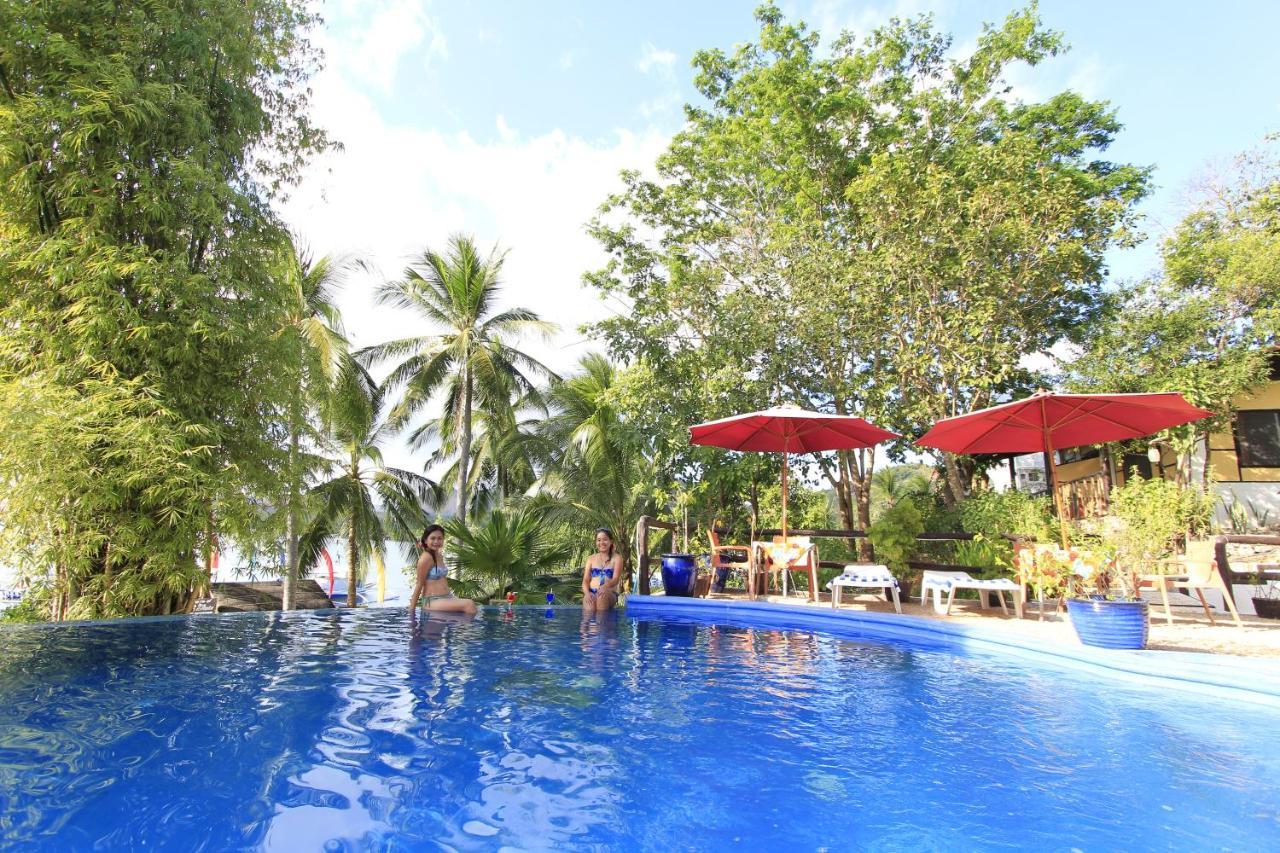 ดิสคัฟเวอรี ไอส์แลนด์ รีสอร์ต แอนด์ ไดฟ์ เซนเตอร์ Hotel โกรอน ภายนอก รูปภาพ