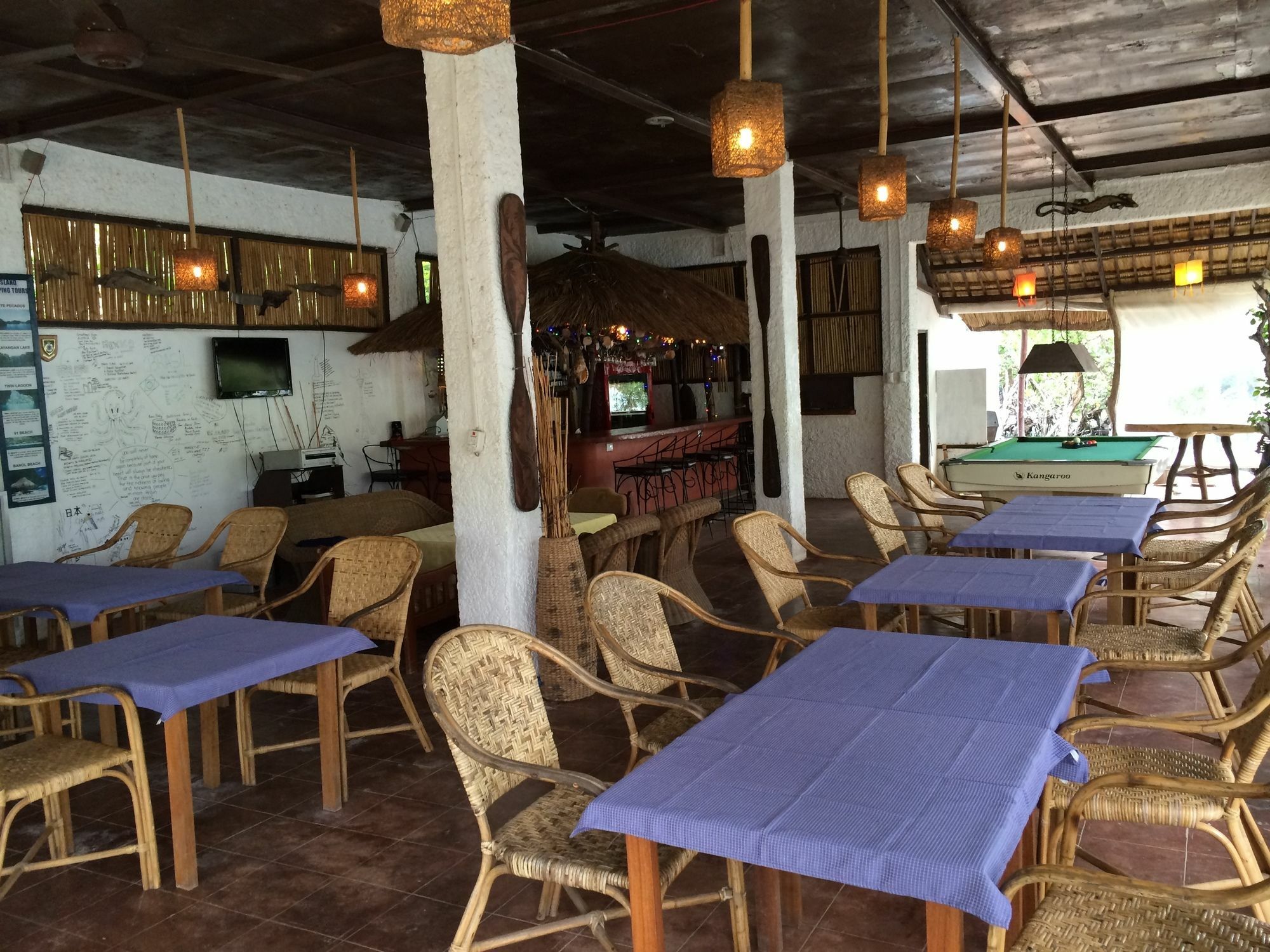 ดิสคัฟเวอรี ไอส์แลนด์ รีสอร์ต แอนด์ ไดฟ์ เซนเตอร์ Hotel โกรอน ภายนอก รูปภาพ